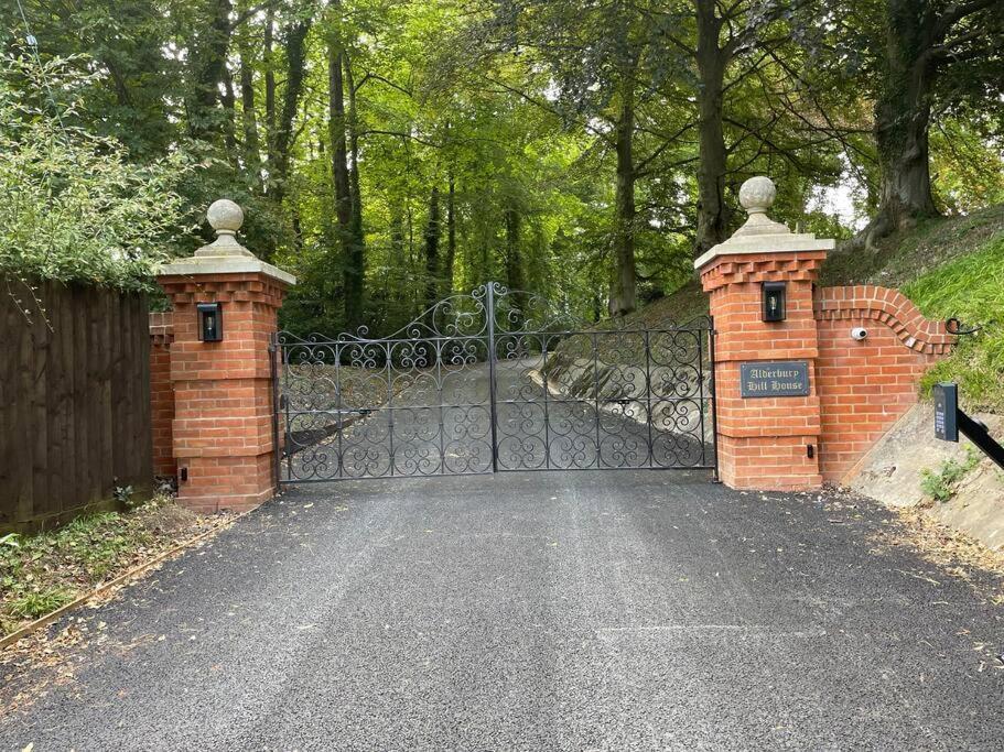 The Carriage House Villa Salisbury Exterior photo